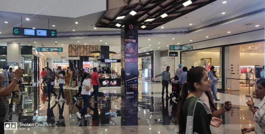 Elante Mall — Pillars - Ground Floor — Mall Branding in Chandigarh