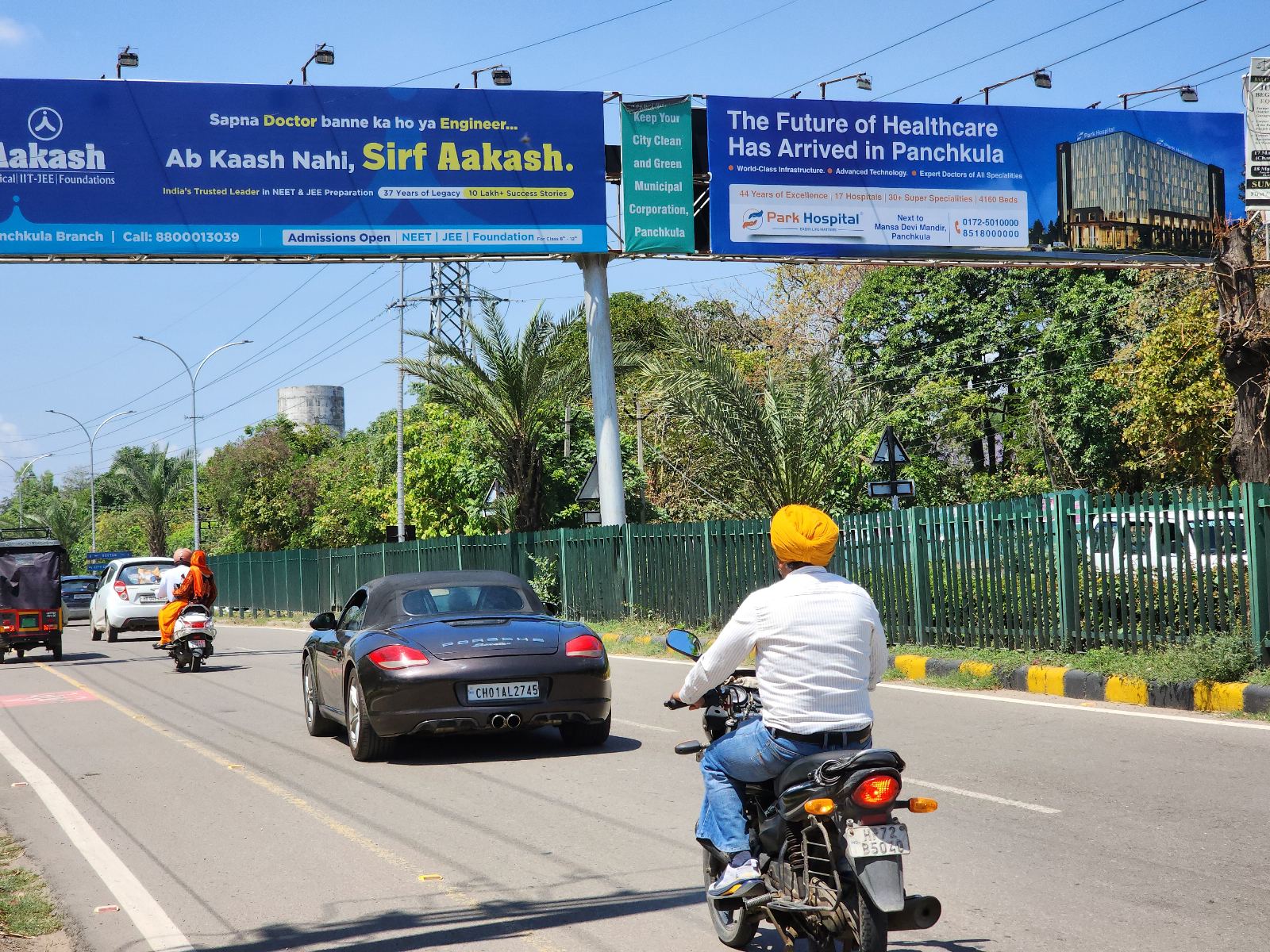 Sec-10 Market Opp. Western Court towards Sector 9 Market — Gantry in Panchkula