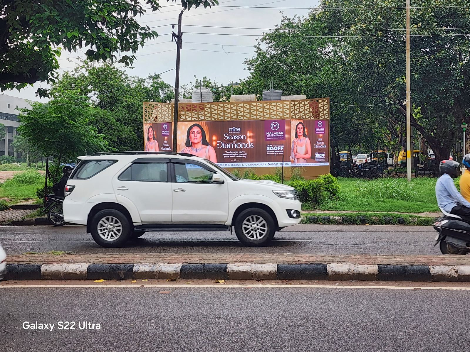 Chandigarh Delhi Road Dakshin Marg Near J W Marriot — LED Screen in Chandigarh