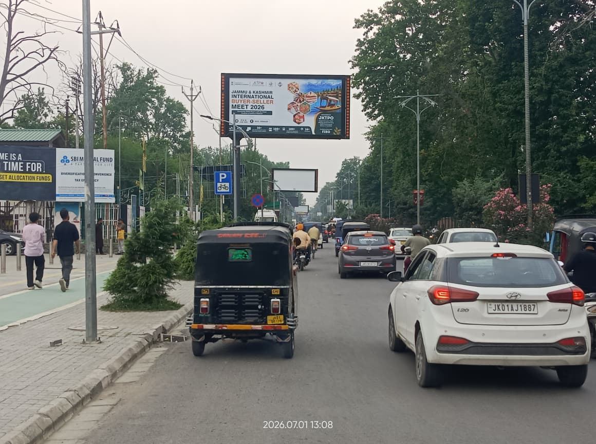 Near Engineer Complex raj bagh — Unipole in Srinagar