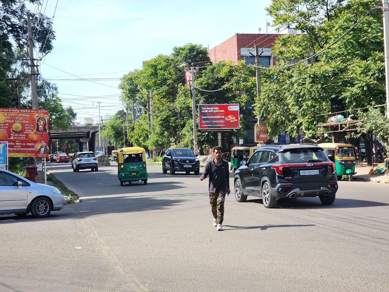 Sector 9 Main Market KFC , Burger King, Sagar Ratna, Life block — LED Screen in Panchkula