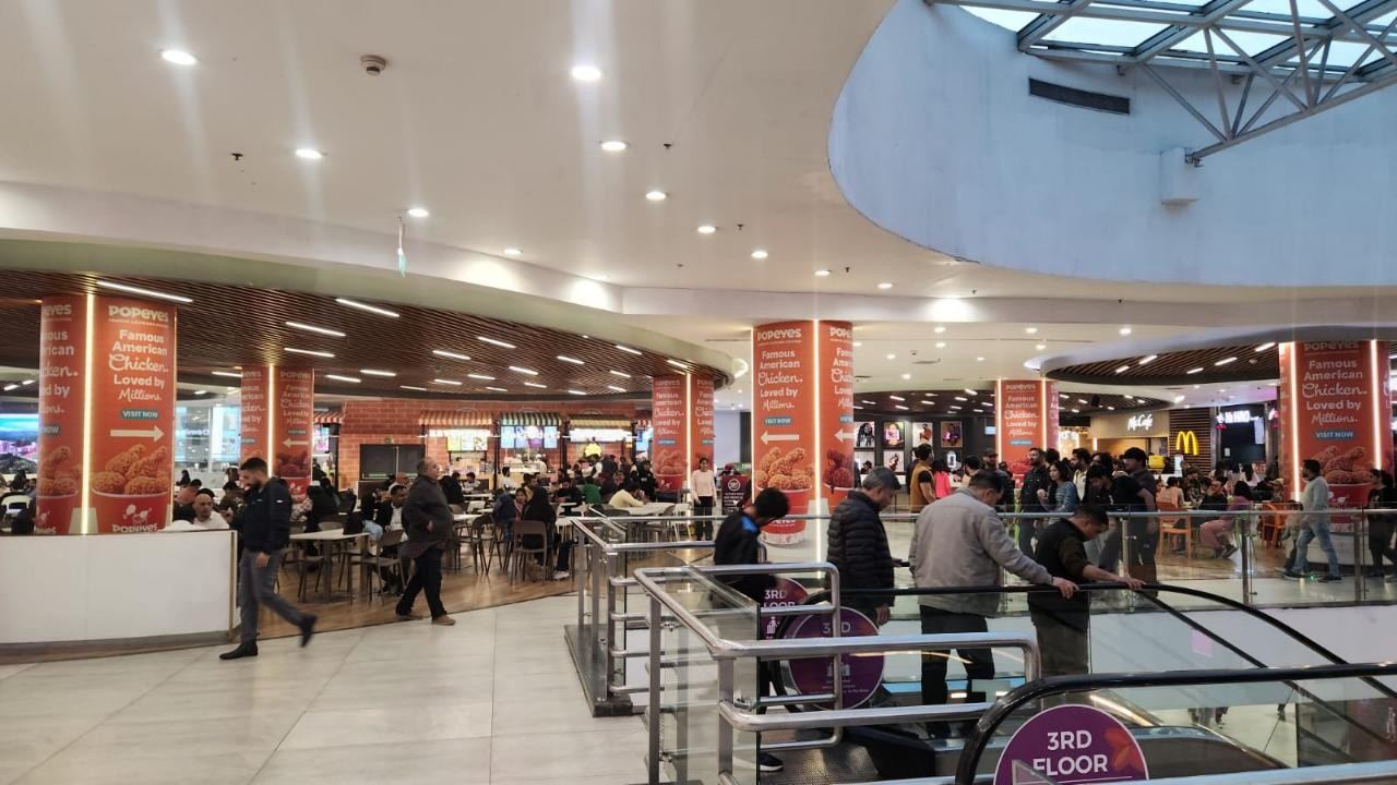 Elante Mall — 6 Static Round Pillar at Food Court — Mall Branding in Chandigarh