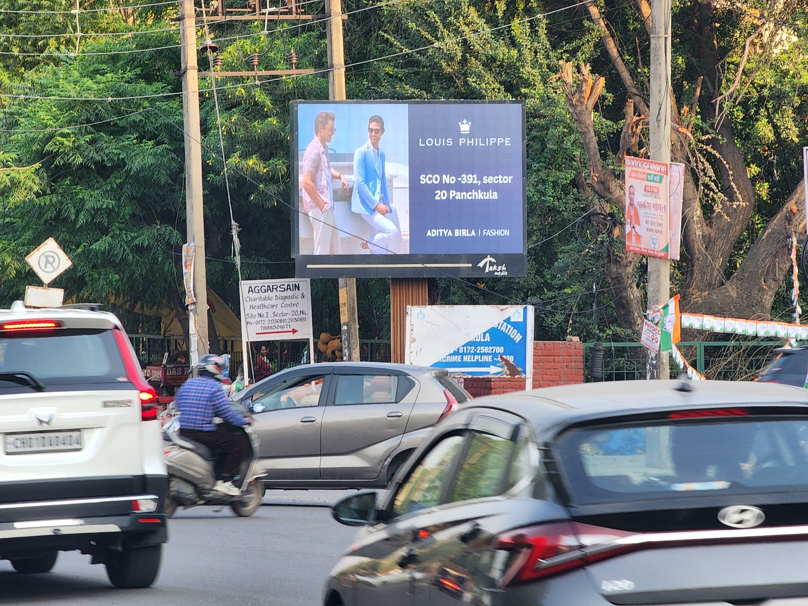Sector - 21 Tau Devi Lal Stadium Light Point towards Zirakpur facing Shimla — LED Screen in Panchkula