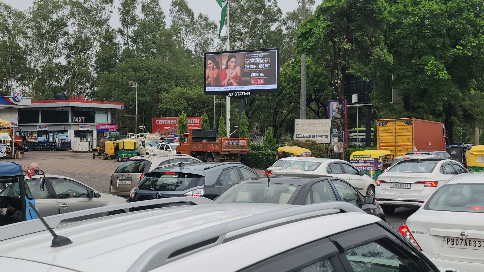 Sector 15 facing Madhya Marg — LED Screen in Chandigarh
