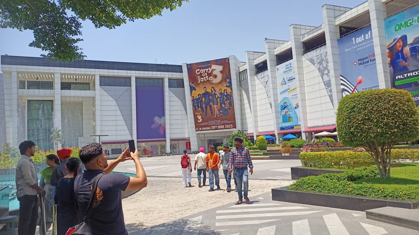 Elante Mall — Court Yard Facade - Valet Parking Area 1 — Mall Branding in Chandigarh